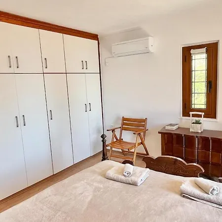 Scenic Coastal Getaway Πόρτο Λάφια